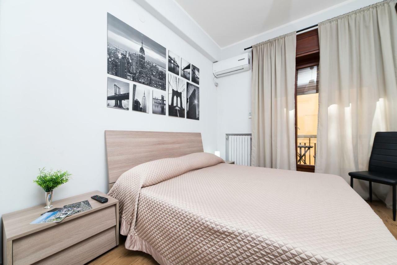 B&B In Centro 33 ซาแลร์โน ภายนอก รูปภาพ