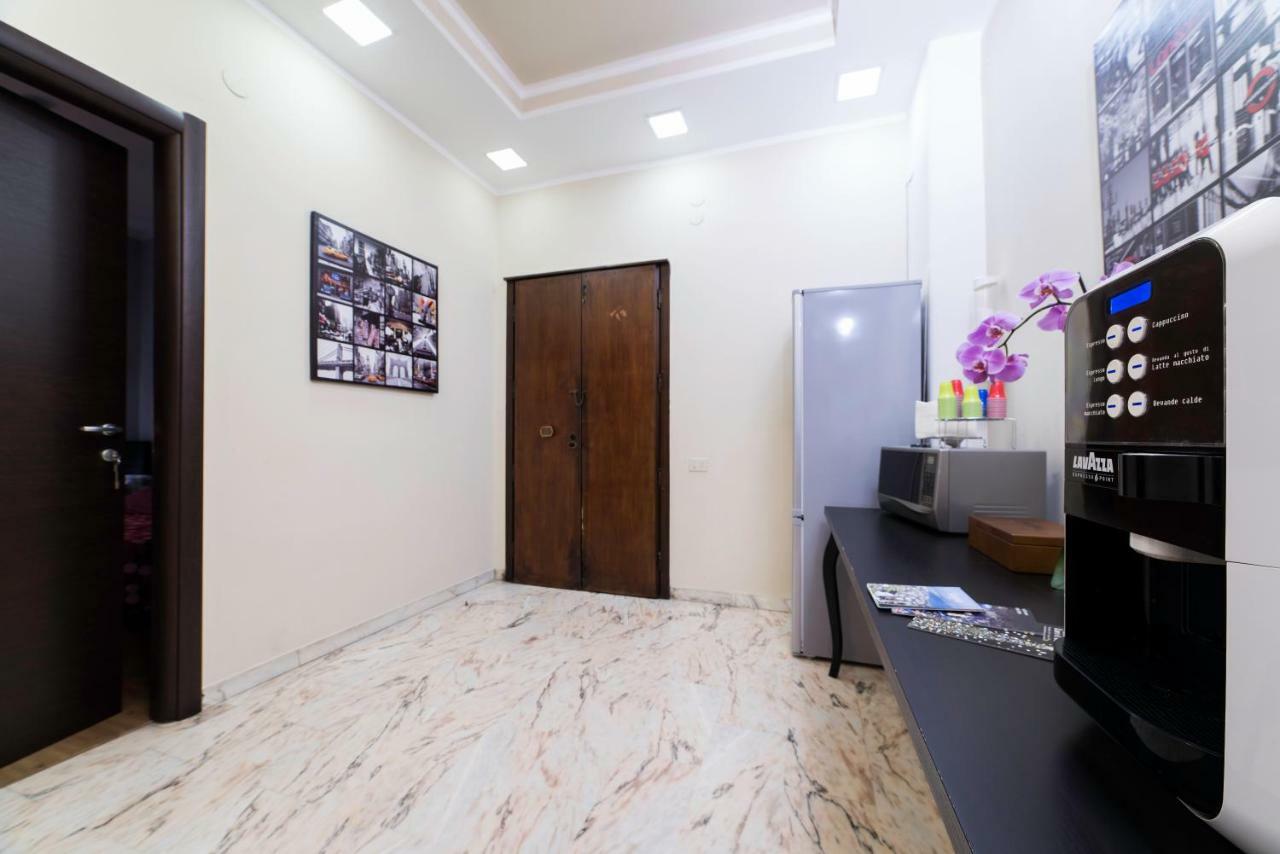 B&B In Centro 33 ซาแลร์โน ภายนอก รูปภาพ