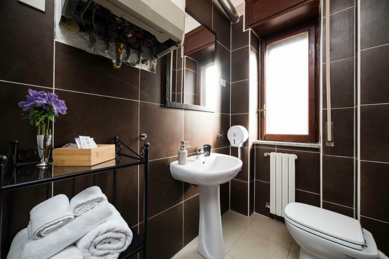B&B In Centro 33 ซาแลร์โน ภายนอก รูปภาพ
